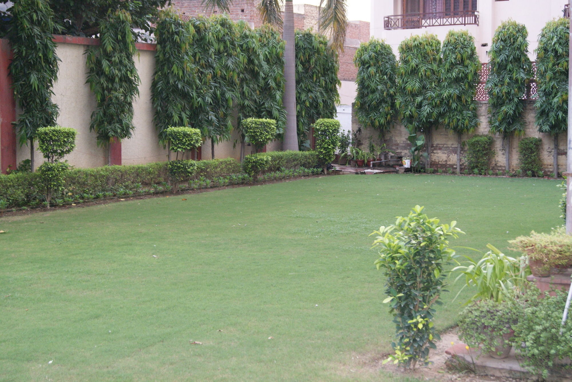 Treebo Trend Kaant Palace Fatehabad Road Hotel Agra  Exterior photo